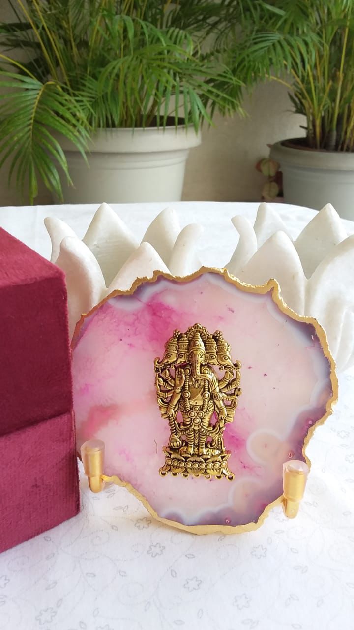 Ganesha on Agate with Stand & Suede Gift Box - Premium Gift for Any Occasion La Vie Bien Ganesha on Agate with Stand & Suede Gift Box - Premium Gift for Any Occasion