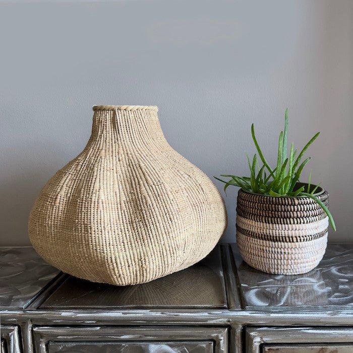 Garlic Tonga Sculptural Basket - Medium La Vie Bien Garlic Tonga Sculptural Basket - Medium