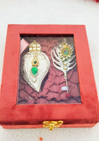 German Silver Combo of Koyari Haldi Kumkum Dani with Peacock Feather Stick In Velvet Box La Vie Bien German Silver Combo of Koyari Haldi Kumkum Dani with Peacock Feather Stick In Velvet Box
