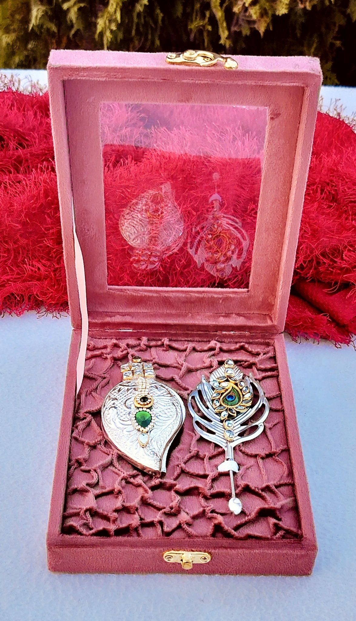 German Silver Combo of Koyari Haldi Kumkum Dani with Peacock Feather Stick In Velvet Box La Vie Bien German Silver Combo of Koyari Haldi Kumkum Dani with Peacock Feather Stick In Velvet Box