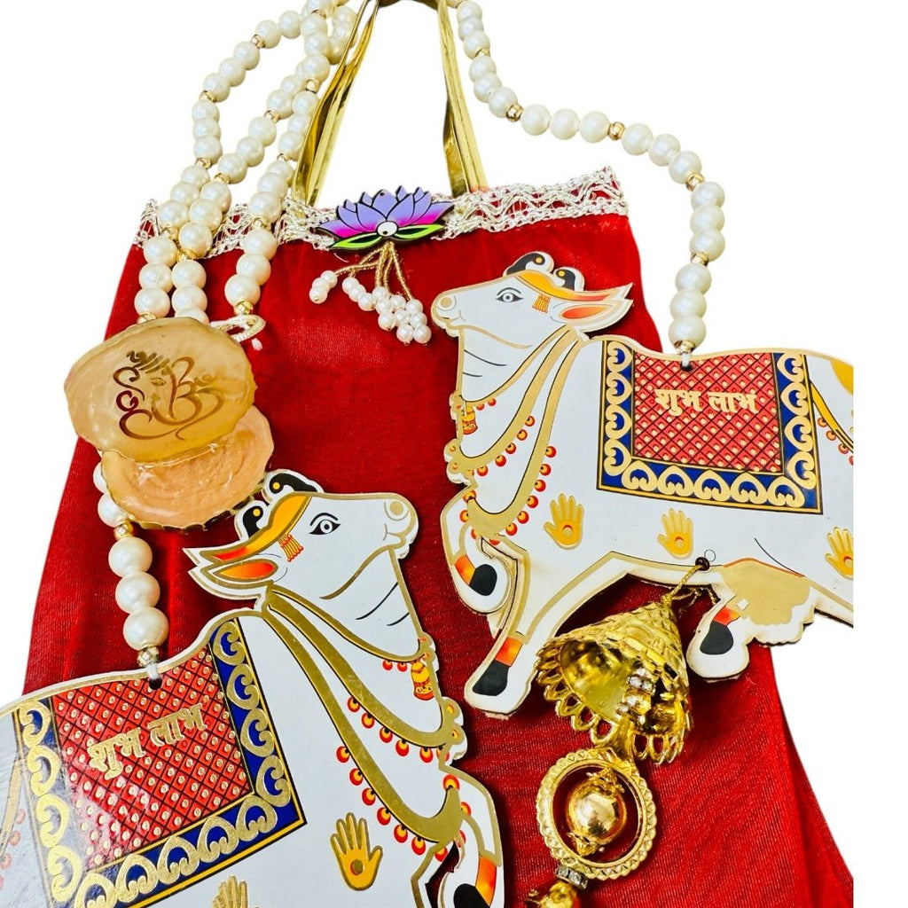 Gift Combo - Pearl & Pichwai Lari with Shubh Labh & Resin Ganesha in Tissue Fabric Bag La Vie Bien Gift Combo - Pearl & Pichwai Lari with Shubh Labh & Resin Ganesha in Tissue Fabric Bag