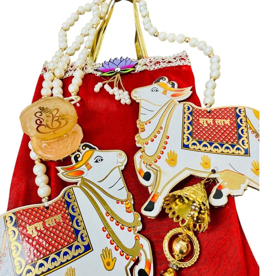 Gift Combo - Pearl & Pichwai Lari with Shubh Labh & Resin Ganesha in Tissue Fabric Bag La Vie Bien Gift Combo - Pearl & Pichwai Lari with Shubh Labh & Resin Ganesha in Tissue Fabric Bag
