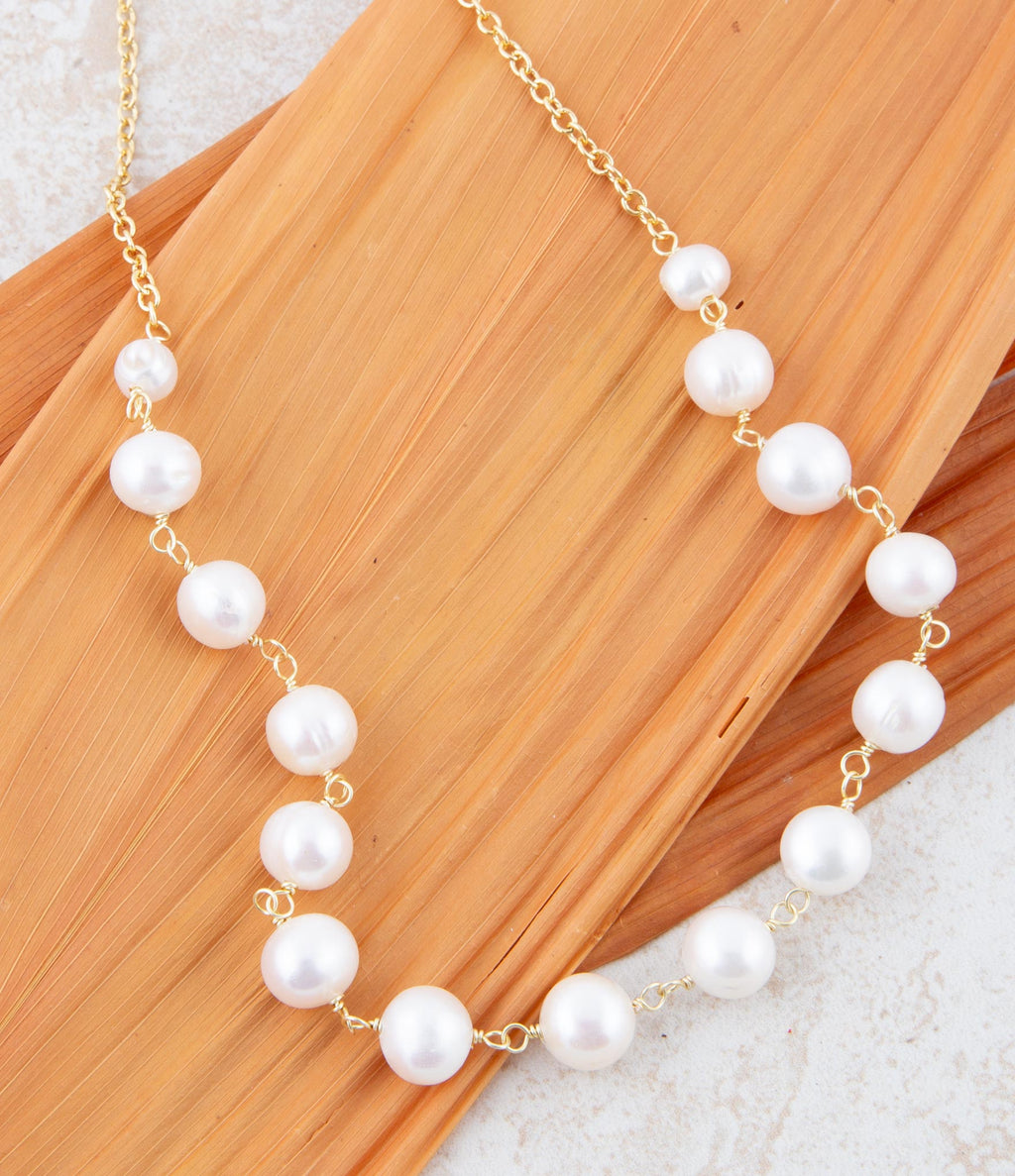 Golden Chain and White Pearl Necklaces Necklaces La Vie Bien Golden Chain and White Pearl Necklaces