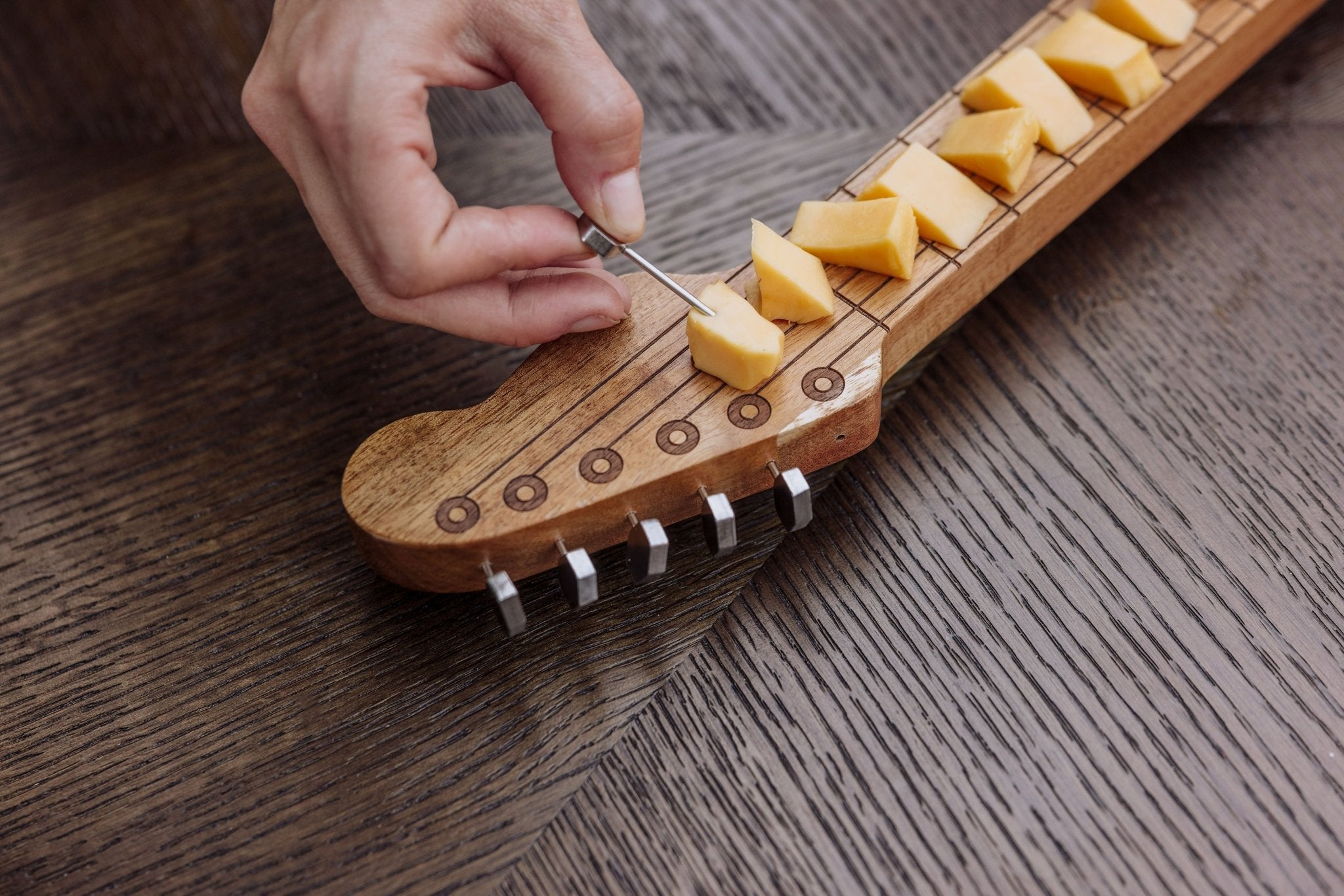 Guitar Legend Cheese Board & Tools Set Core La Vie Bien Guitar Legend Cheese Board & Tools Set