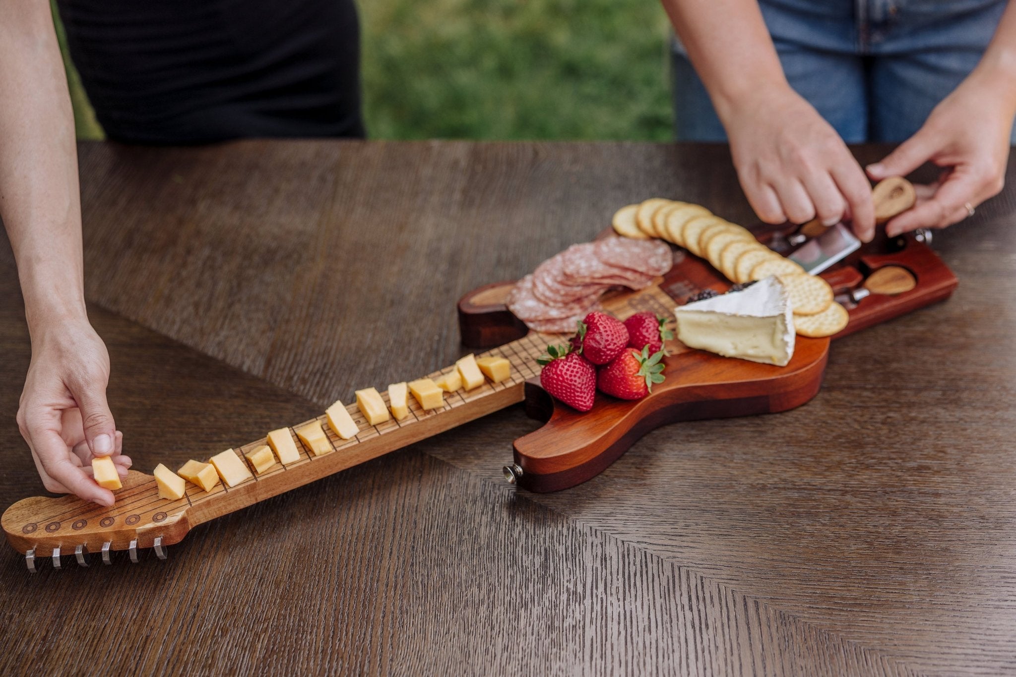 Guitar Legend Cheese Board & Tools Set Core La Vie Bien Guitar Legend Cheese Board & Tools Set