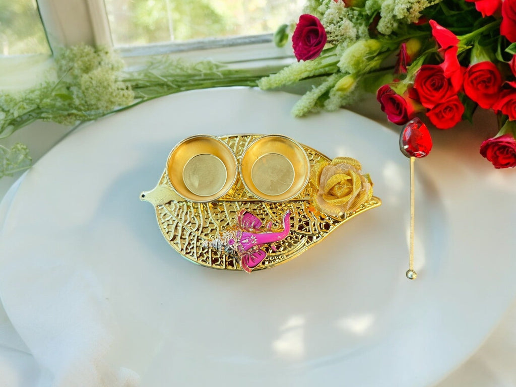 Haldi Kumkum Plate with Ganesha, Leaf & Flower, Set of 6 Traditional Gifts La Vie Bien Haldi Kumkum Plate with Ganesha, Leaf & Flower, Set of 6