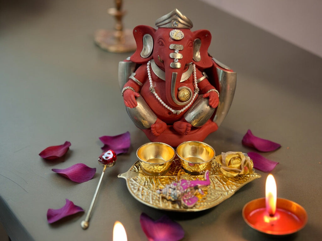 Haldi Kumkum Plate with Ganesha, Leaf & Flower, Set of 6 Traditional Gifts La Vie Bien Haldi Kumkum Plate with Ganesha, Leaf & Flower, Set of 6
