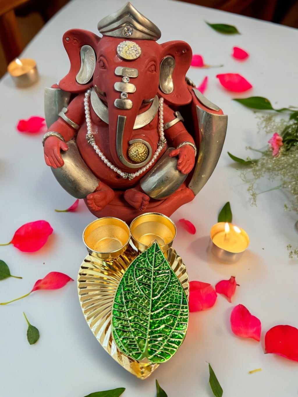 Haldi Kumkum Plate with Leaf, Set of 4 Traditional Gifts La Vie Bien Haldi Kumkum Plate with Leaf, Set of 4