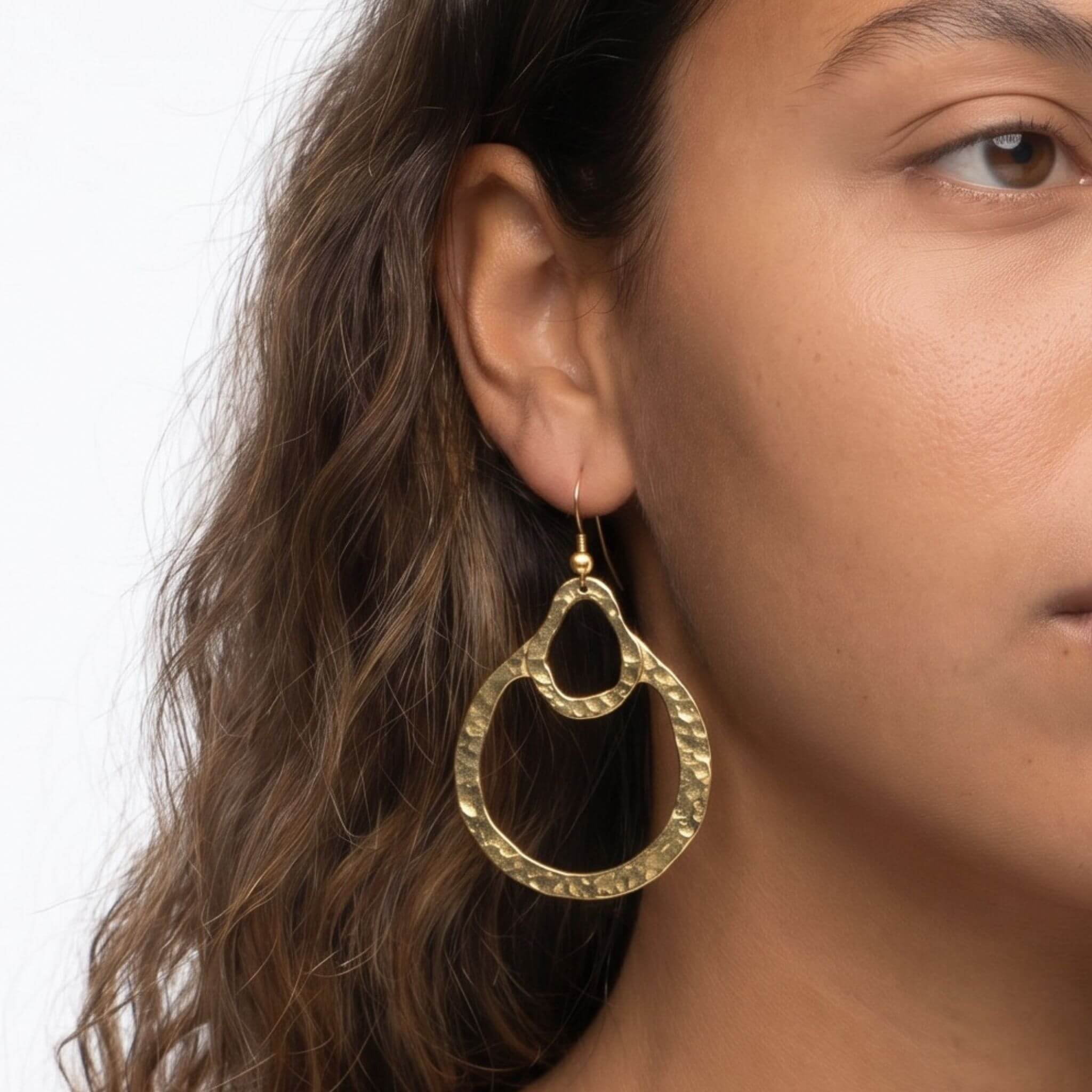 Hammered Double Teardrop Brass Earrings for Women - Kobe Earrings La Vie Bien Hammered Double Teardrop Brass Earrings for Women - Kobe