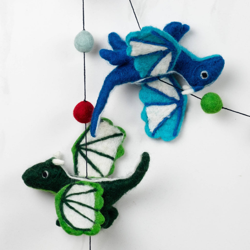 Handmade felt dragon Garland for kid's room or nursery - Dragon - Wall Decor La Vie Bien Handmade felt dragon Garland for kid's room or nursery - Dragon - Wall Decor