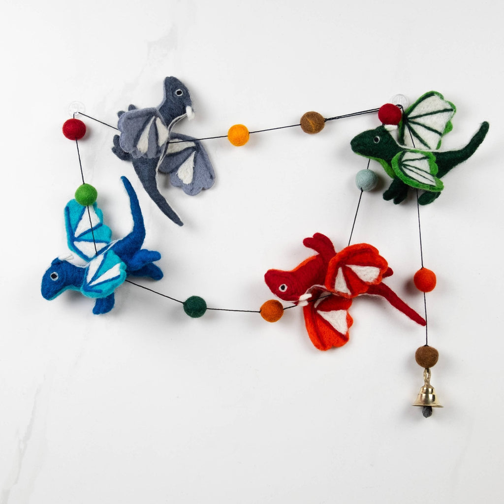 Handmade felt dragon Garland for kid's room or nursery - Dragon - Wall Decor La Vie Bien Handmade felt dragon Garland for kid's room or nursery - Dragon - Wall Decor