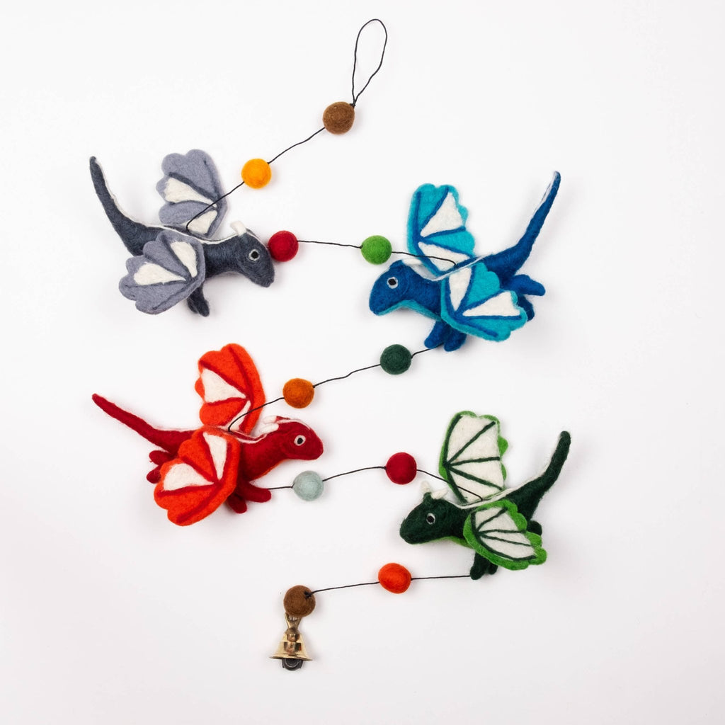Handmade felt dragon Garland for kid's room or nursery - Dragon - Wall Decor La Vie Bien Handmade felt dragon Garland for kid's room or nursery - Dragon - Wall Decor