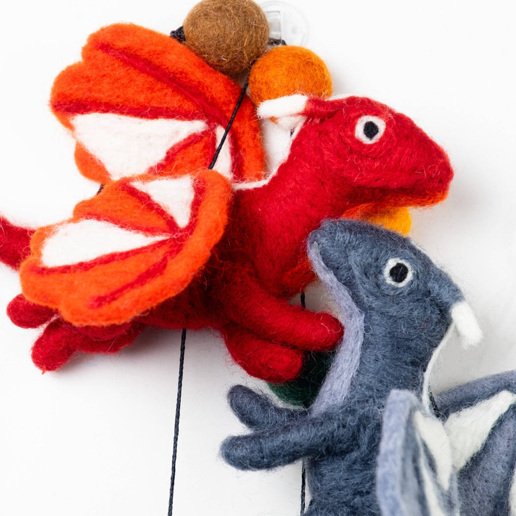 Handmade felt dragon Garland for kid's room or nursery - Dragon - Wall Decor La Vie Bien Handmade felt dragon Garland for kid's room or nursery - Dragon - Wall Decor