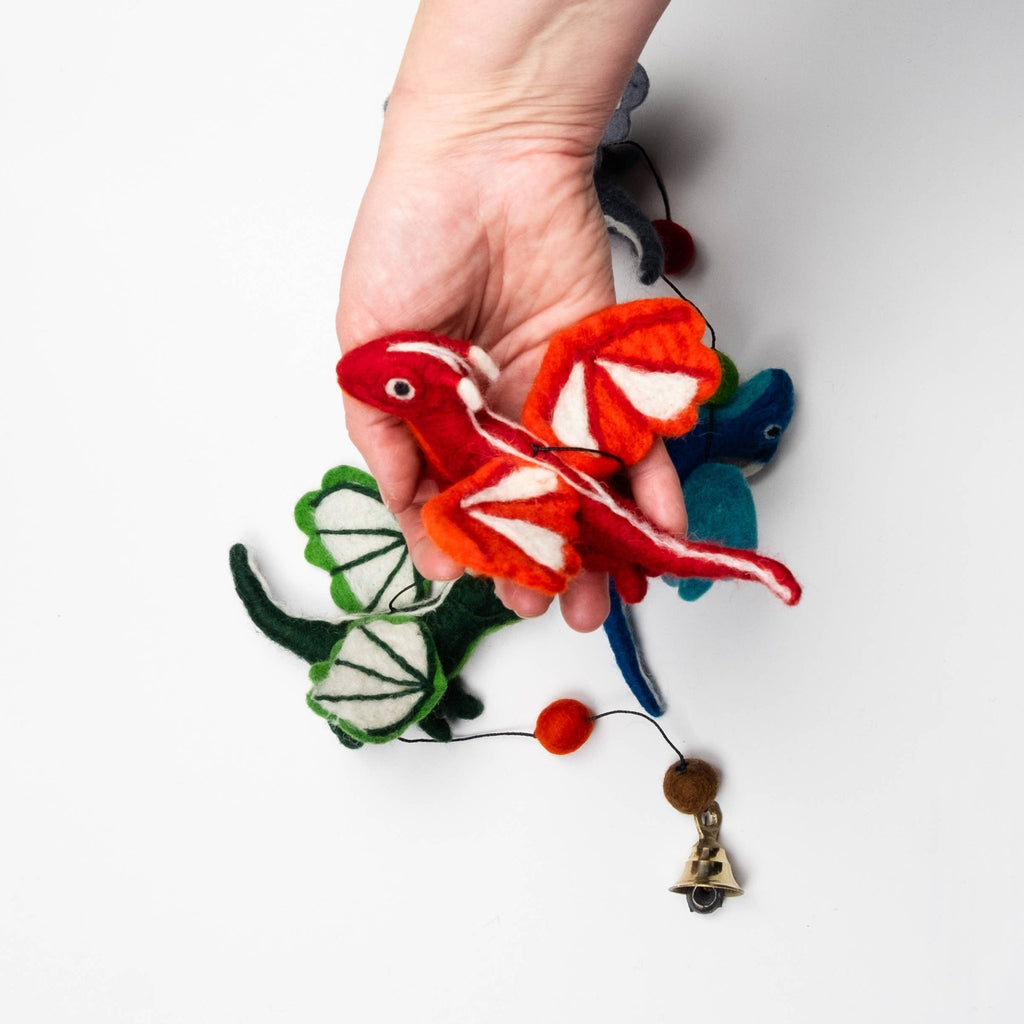 Handmade felt dragon Garland for kid's room or nursery - Dragon - Wall Decor La Vie Bien Handmade felt dragon Garland for kid's room or nursery - Dragon - Wall Decor