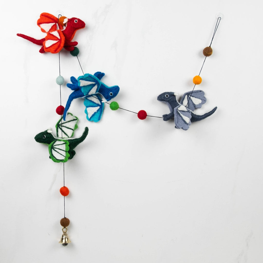 Handmade felt dragon Garland for kid's room or nursery - Dragon - Wall Decor La Vie Bien Handmade felt dragon Garland for kid's room or nursery - Dragon - Wall Decor