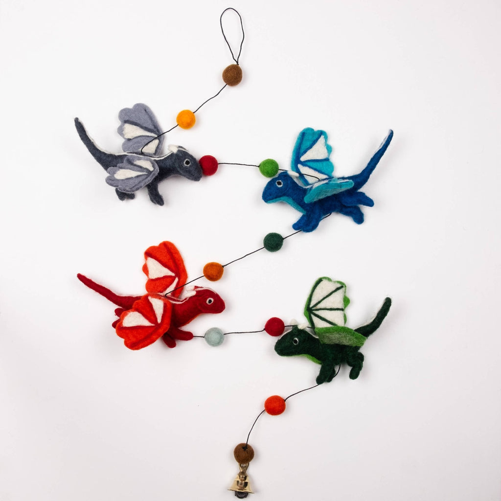 Handmade felt dragon Garland for kid's room or nursery - Dragon - Wall Decor La Vie Bien Handmade felt dragon Garland for kid's room or nursery - Dragon - Wall Decor