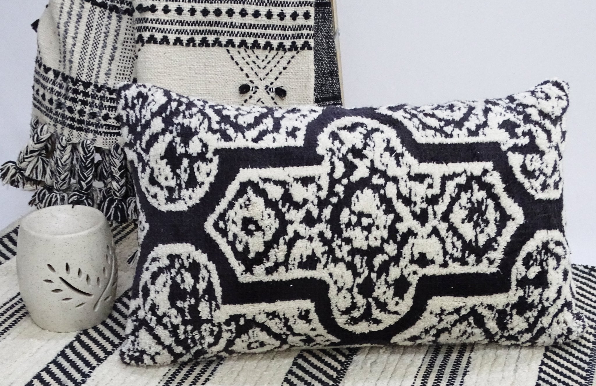 Handwoven 14"X 24" Throw Pillow for Sofa Throw Pillow La Vie Bien Handwoven 14"X 24" Throw Pillow for Sofa
