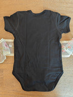 Honey (מותק) motek embroidered Hebrew baby bodysuit, baby shower gift ideas for Hebrew speakers Baby bodysuit La Vie Bien Honey (מותק) motek embroidered Hebrew baby bodysuit, baby shower gift ideas for Hebrew speakers