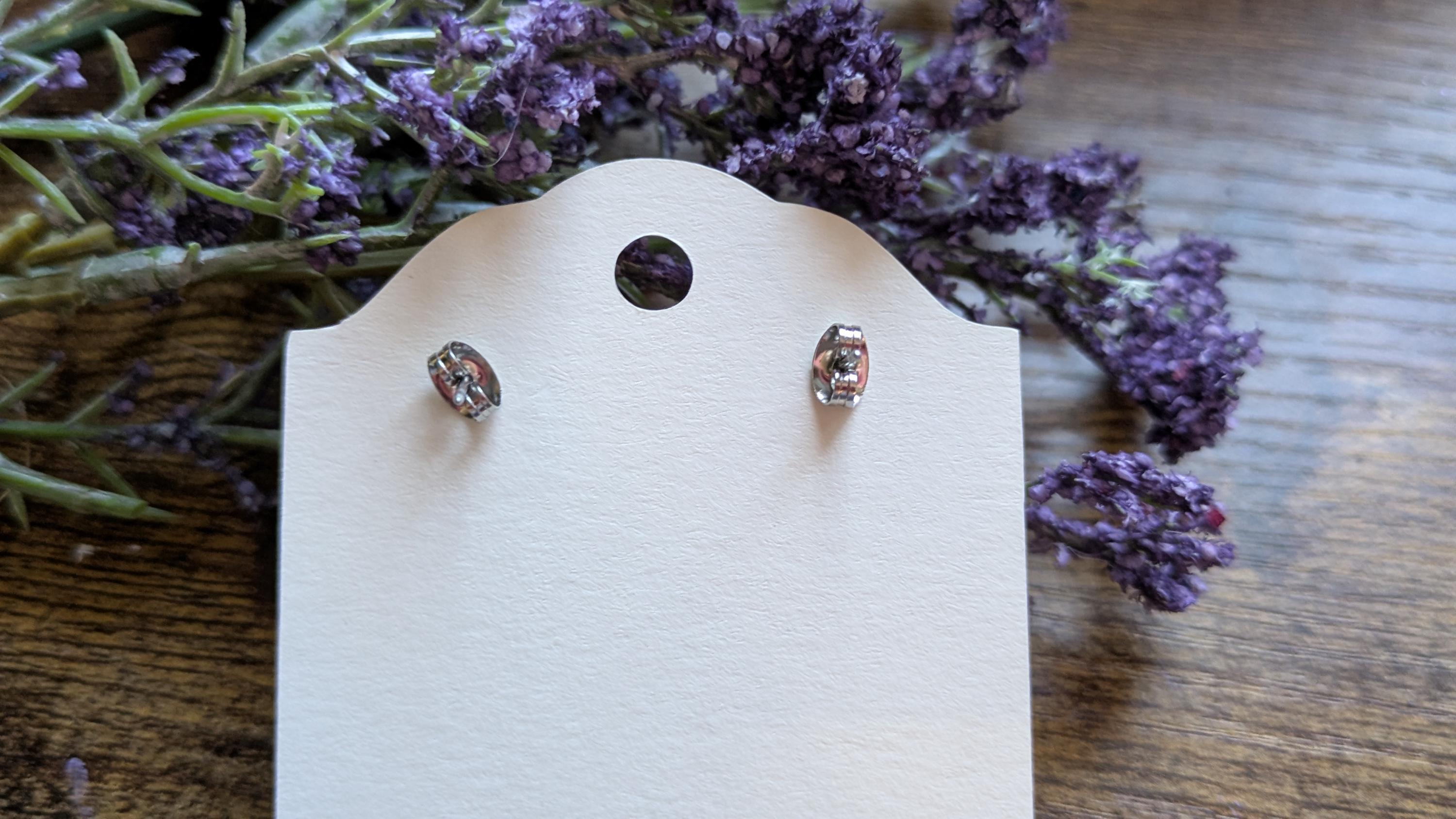 Boucles d'oreilles à tige en forme de fleur aux couleurs vives, pour oreilles percées, bijoux faits à la main parfaits pour offrir, fabriqués dans le Michigan, aux États-Unis. Jaune, bleu et rose