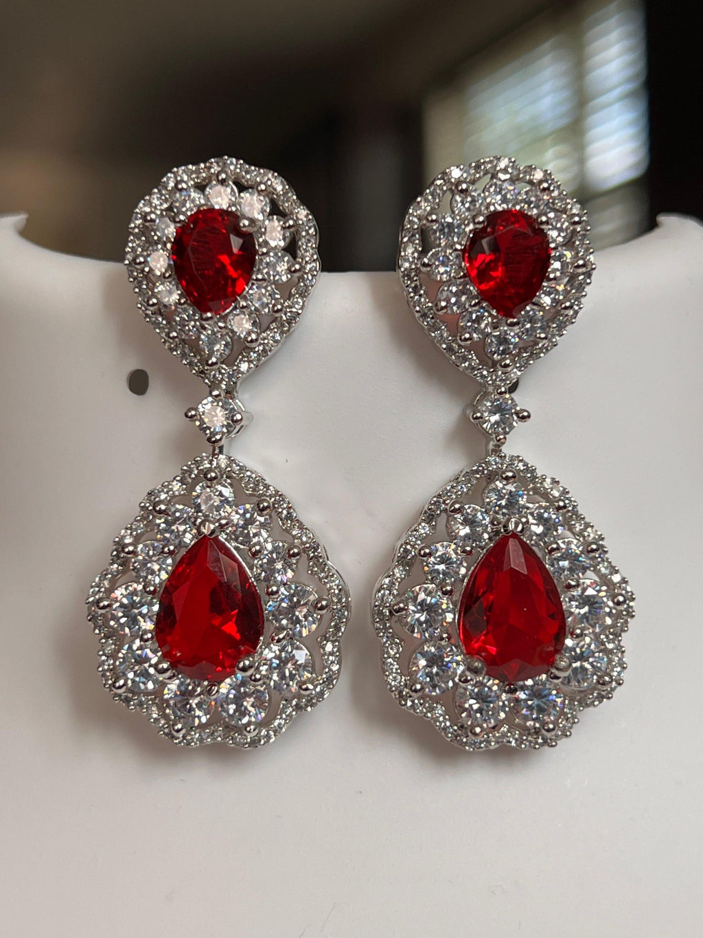 Korean stone earrings : Ruby