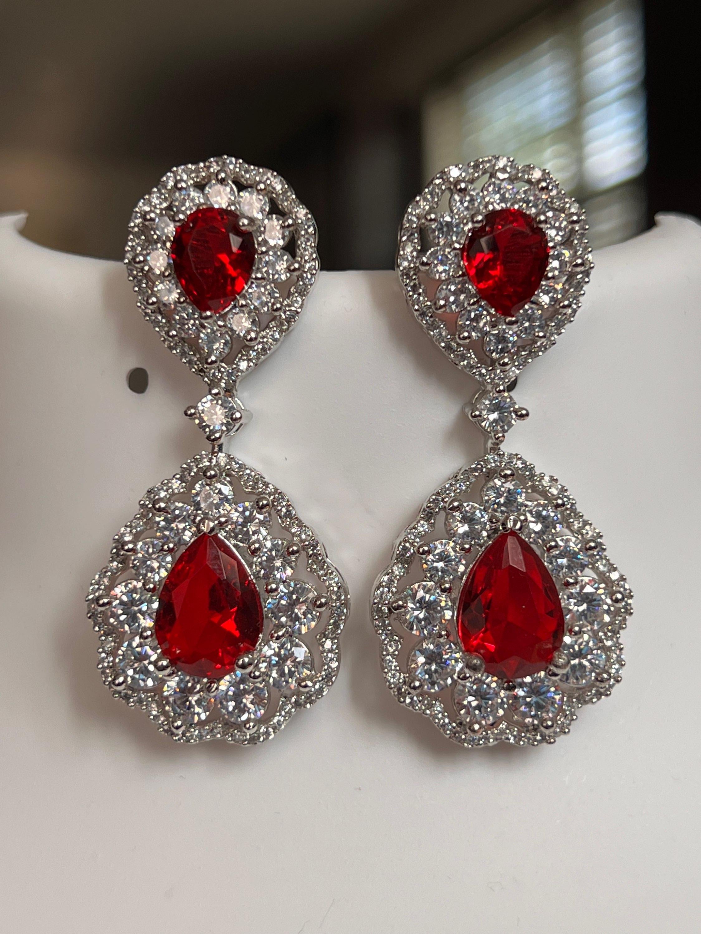 Korean stone earrings : Ruby