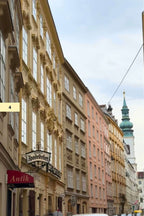 Vienna Trip Planner: Austria Printed Guide Book for an Elegant Time