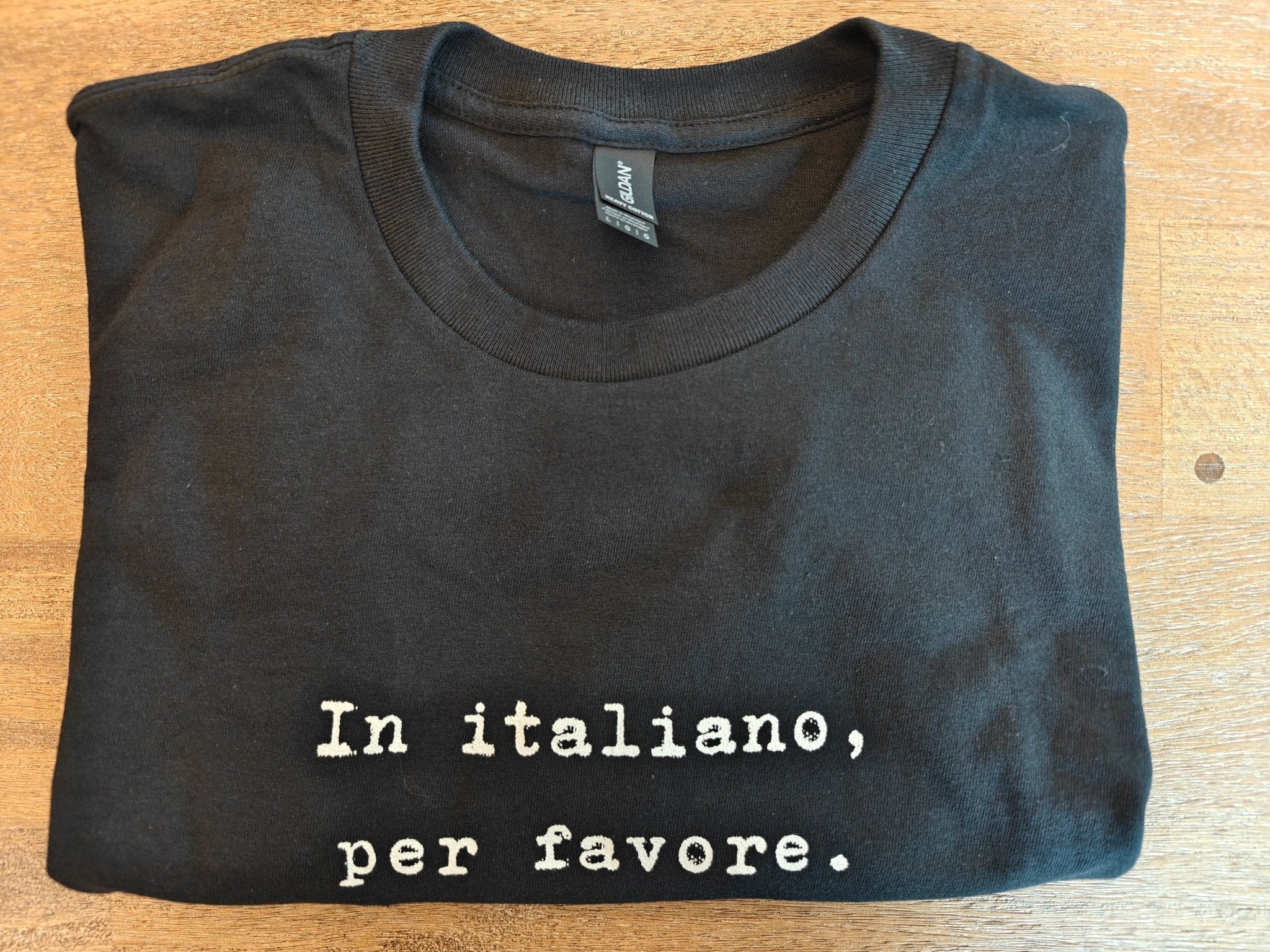 In Italiano, Per Favore. Graphic Tee, Minimalist Italian Phrase T-Shirt T-Shirt La Vie Bien In Italiano, Per Favore. Graphic Tee, Minimalist Italian Phrase T-Shirt