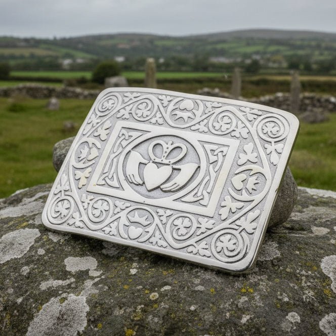 Irish Claddagh Kilt Belt Buckle for Men Belt Buckle La Vie Bien Irish Claddagh Kilt Belt Buckle for Men