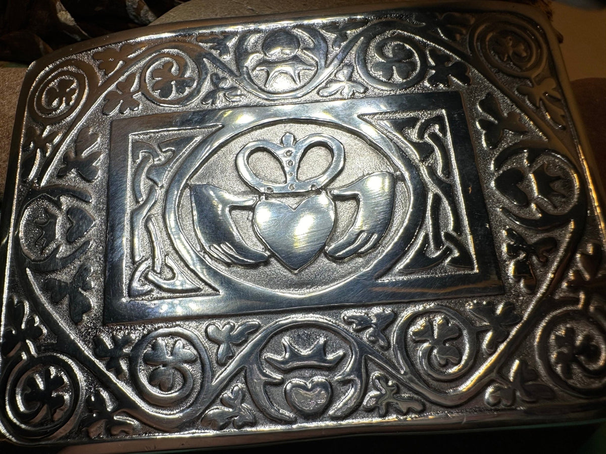Irish Claddagh Kilt Belt Buckle for Men Belt Buckle La Vie Bien Irish Claddagh Kilt Belt Buckle for Men