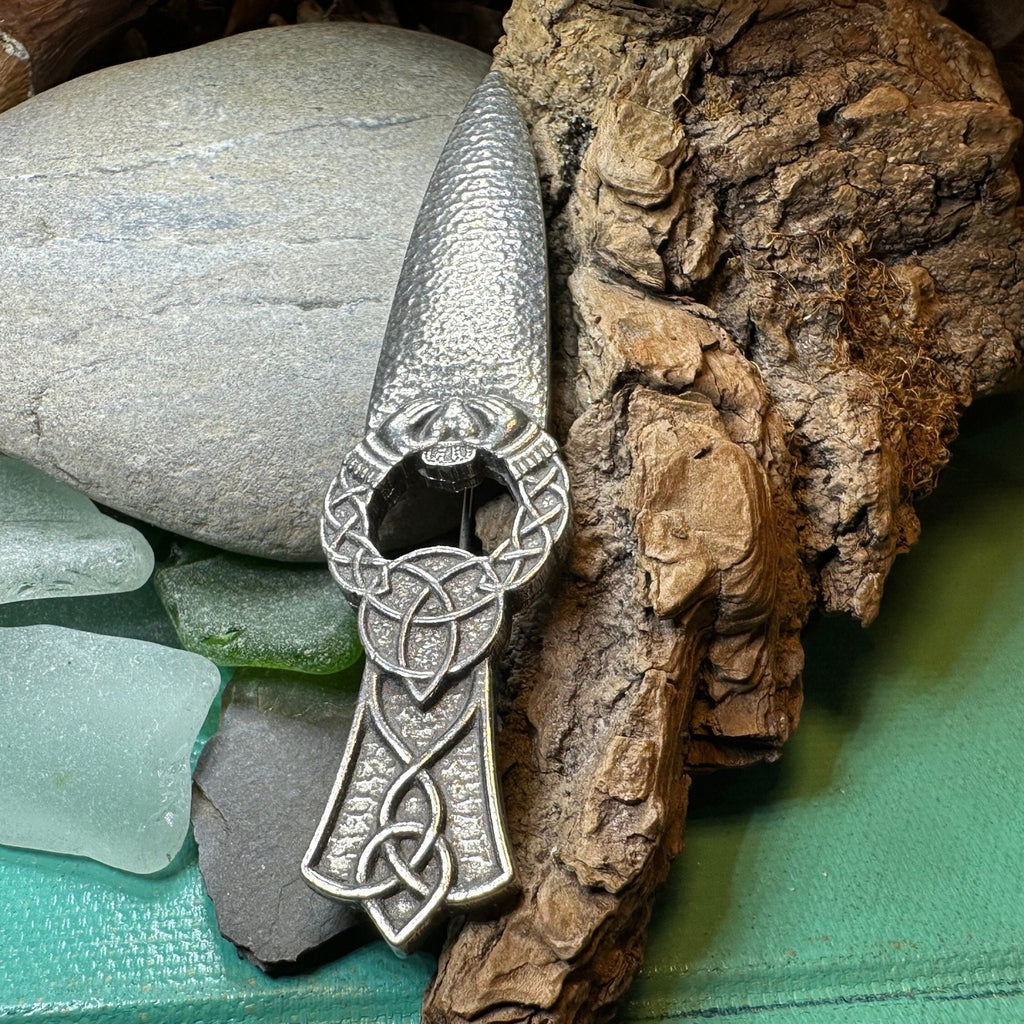 Irish Claddagh & Trinity Knot Kilt Pin Kilt Pin La Vie Bien Irish Claddagh & Trinity Knot Kilt Pin