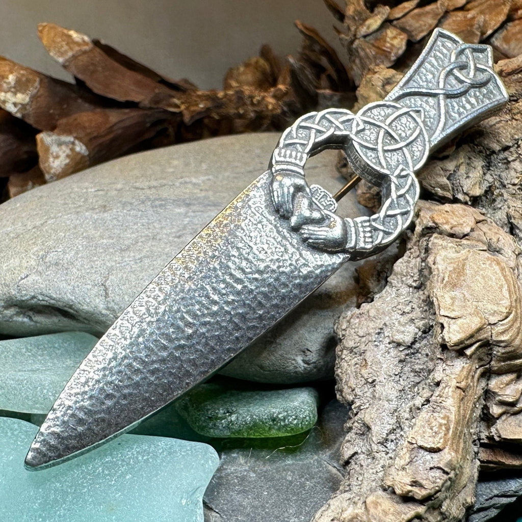 Irish Claddagh & Trinity Knot Kilt Pin Kilt Pin La Vie Bien Irish Claddagh & Trinity Knot Kilt Pin