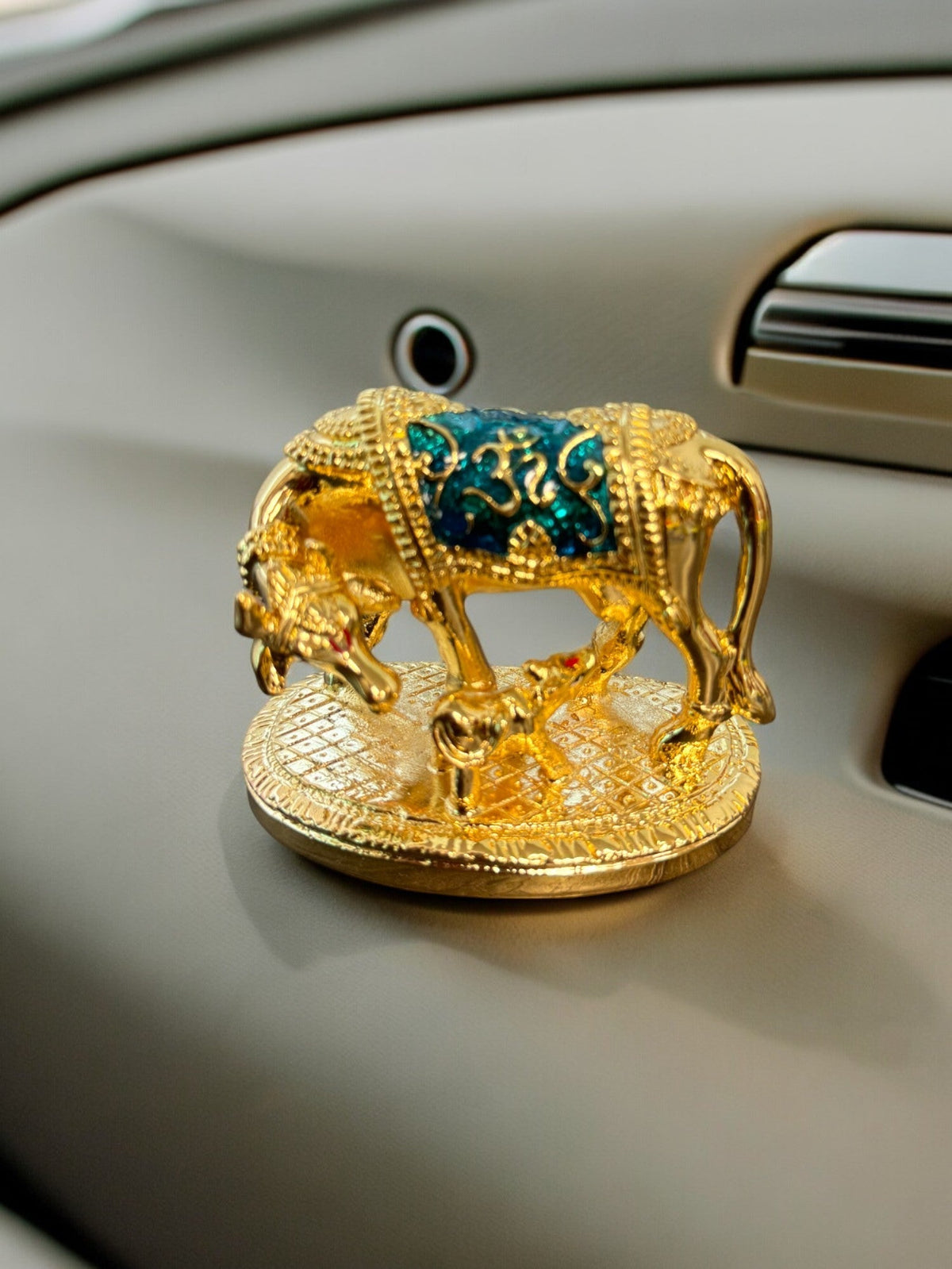 Kamdhenu Idol Figurine for Car Dashboard or Work Desk Car Accessories La Vie Bien Kamdhenu Idol Figurine for Car Dashboard or Work Desk