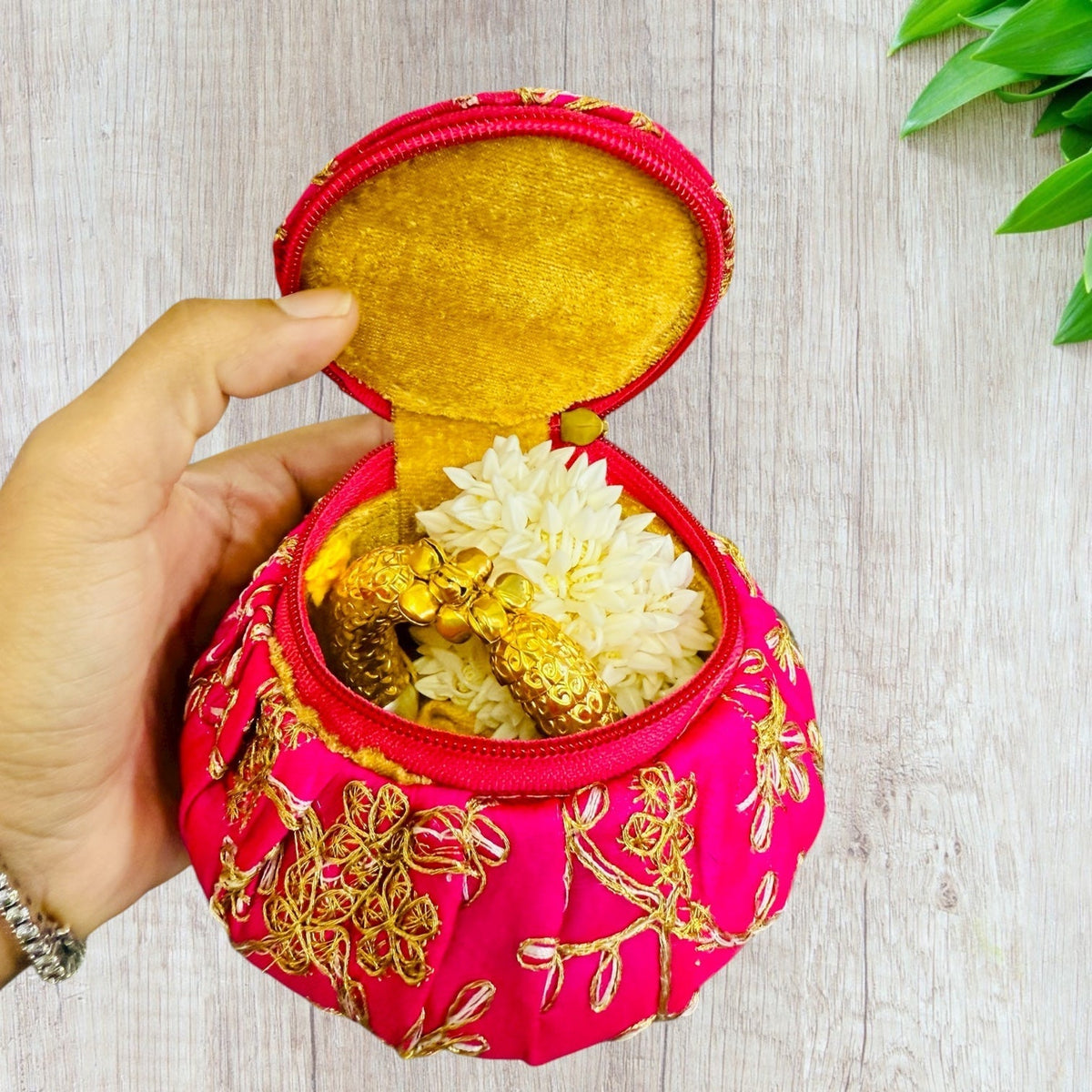 Karwachauth Party Gift - Golden Shell Bracelet, Gajra in Reusable Fabric Matki La Vie Bien Karwachauth Party Gift - Golden Shell Bracelet, Gajra in Reusable Fabric Matki