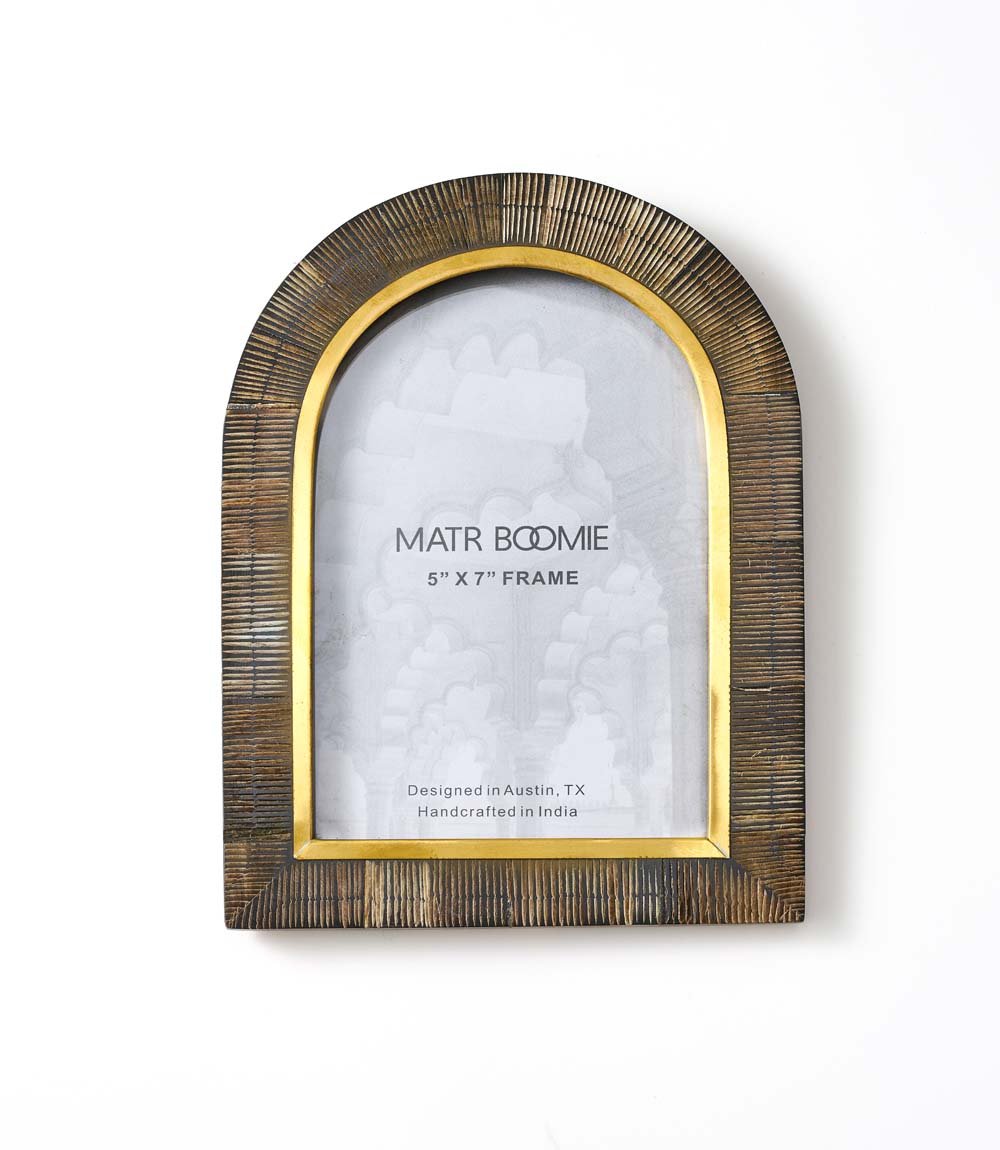 Kerala 5x7 Arch Picture Frame - Carved Horn, Brass Inlay HME stock line La Vie Bien Kerala 5x7 Arch Picture Frame - Carved Horn, Brass Inlay