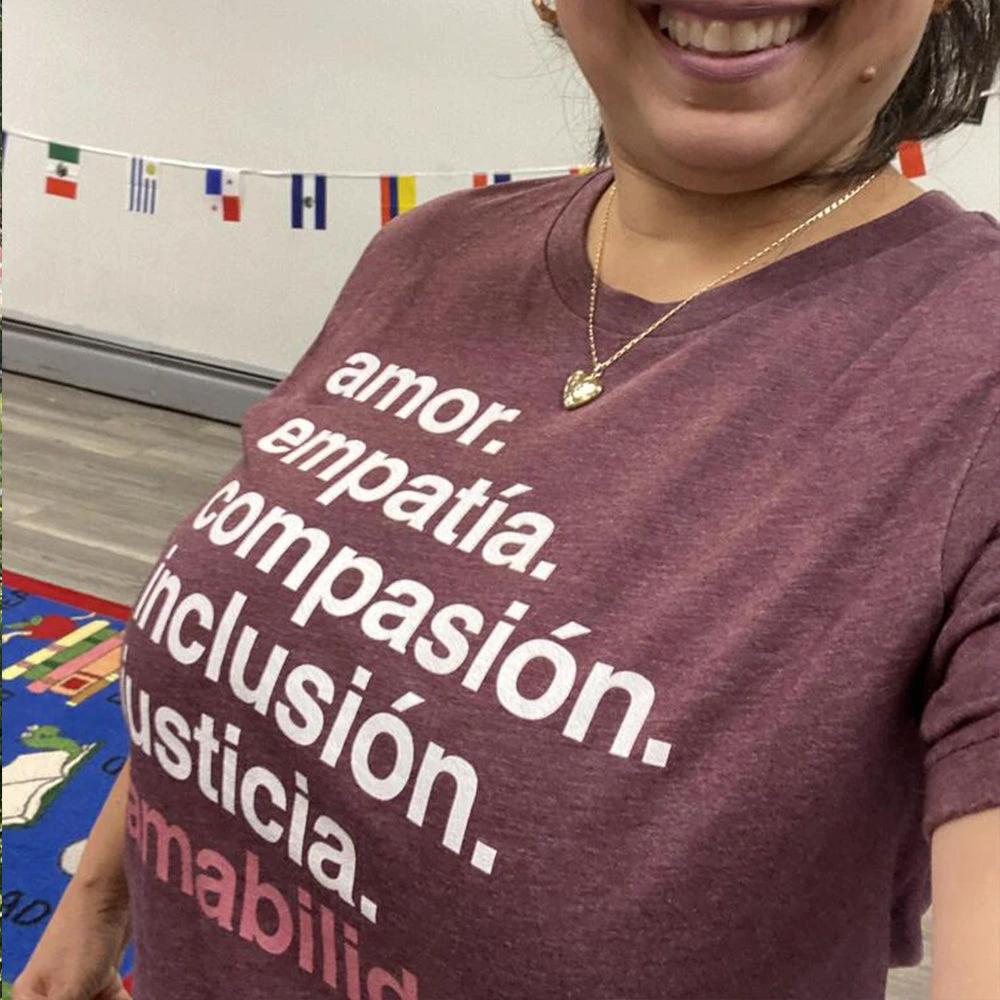 'Kindness Is' en Español Classic Tee by Kind Cotton