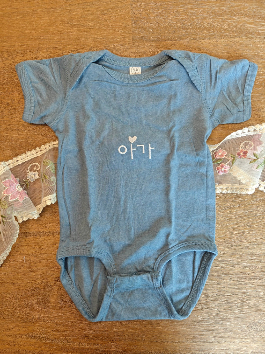 Korean 아가 embroidered Aga (baby/little one) Baby jersey bodysuit Baby bodysuit La Vie Bien Korean 아가 embroidered Aga (baby/little one) Baby jersey bodysuit