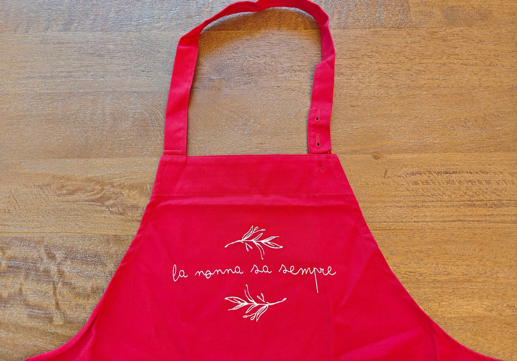 La nonna sa sempre Italian grandma knows best Organic cotton apron Apron La Vie Bien La nonna sa sempre Italian grandma knows best Organic cotton apron
