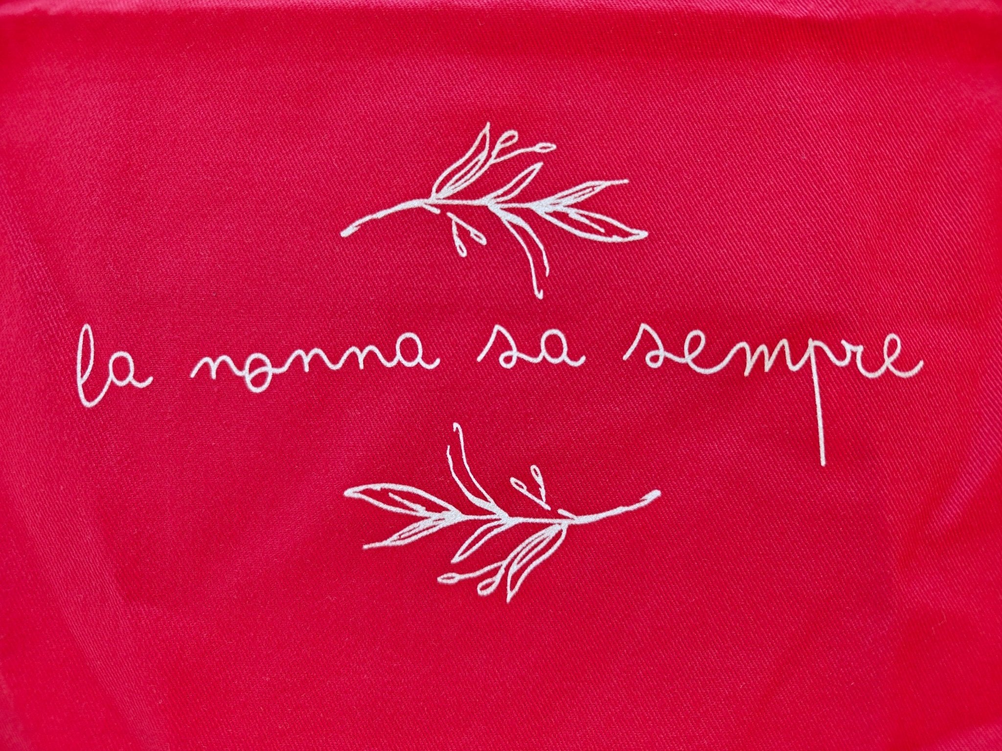 La nonna sa sempre Italian grandma knows best Organic cotton apron Apron La Vie Bien La nonna sa sempre Italian grandma knows best Organic cotton apron