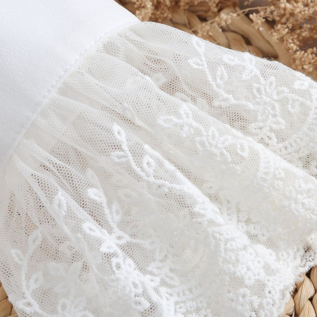 Lace Bell Cuff Sleeves (MAC419) La Vie Bien Lace Bell Cuff Sleeves (MAC419)