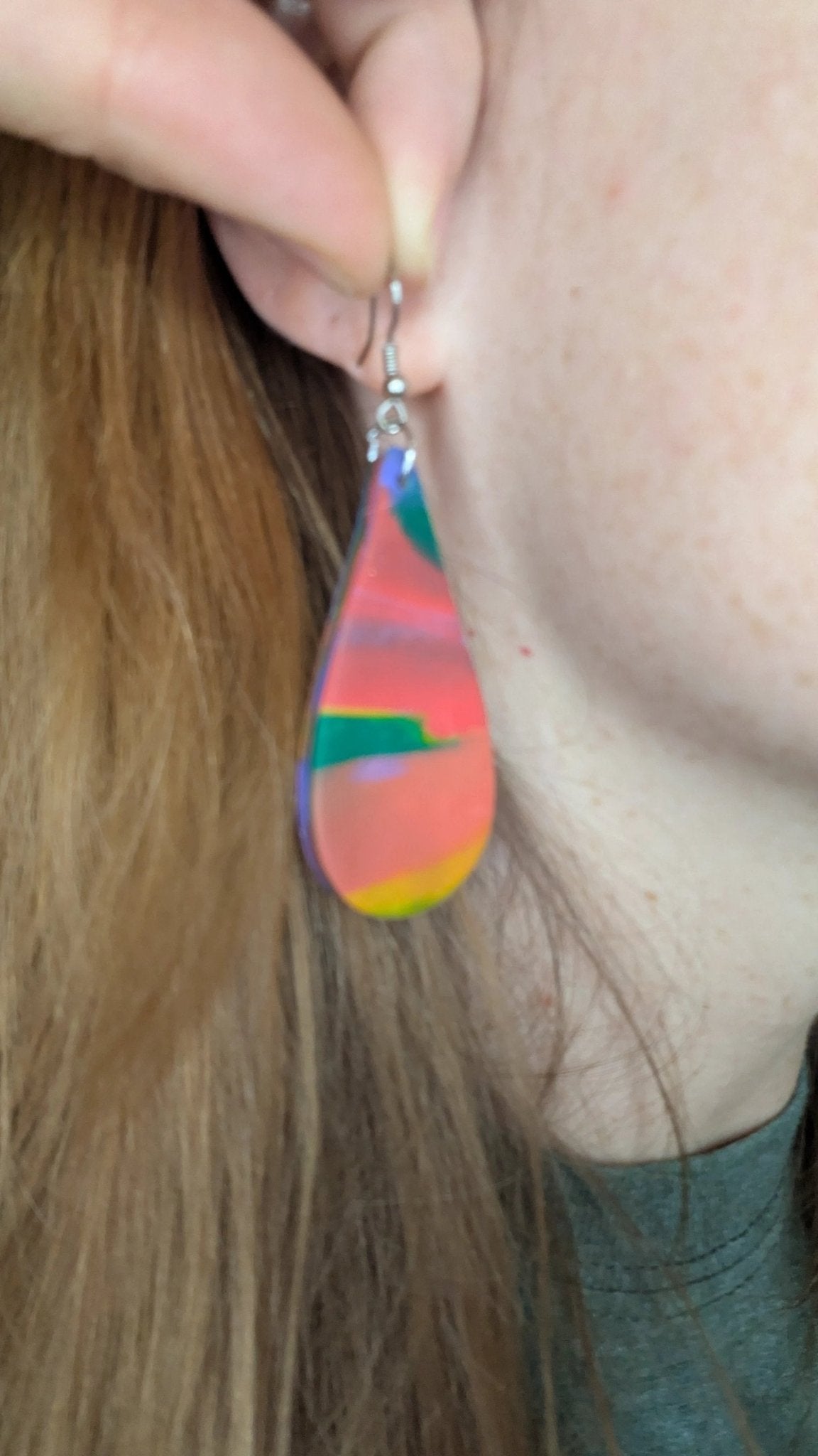 Rainbow drop polymer clay earrings by La Vie Bien