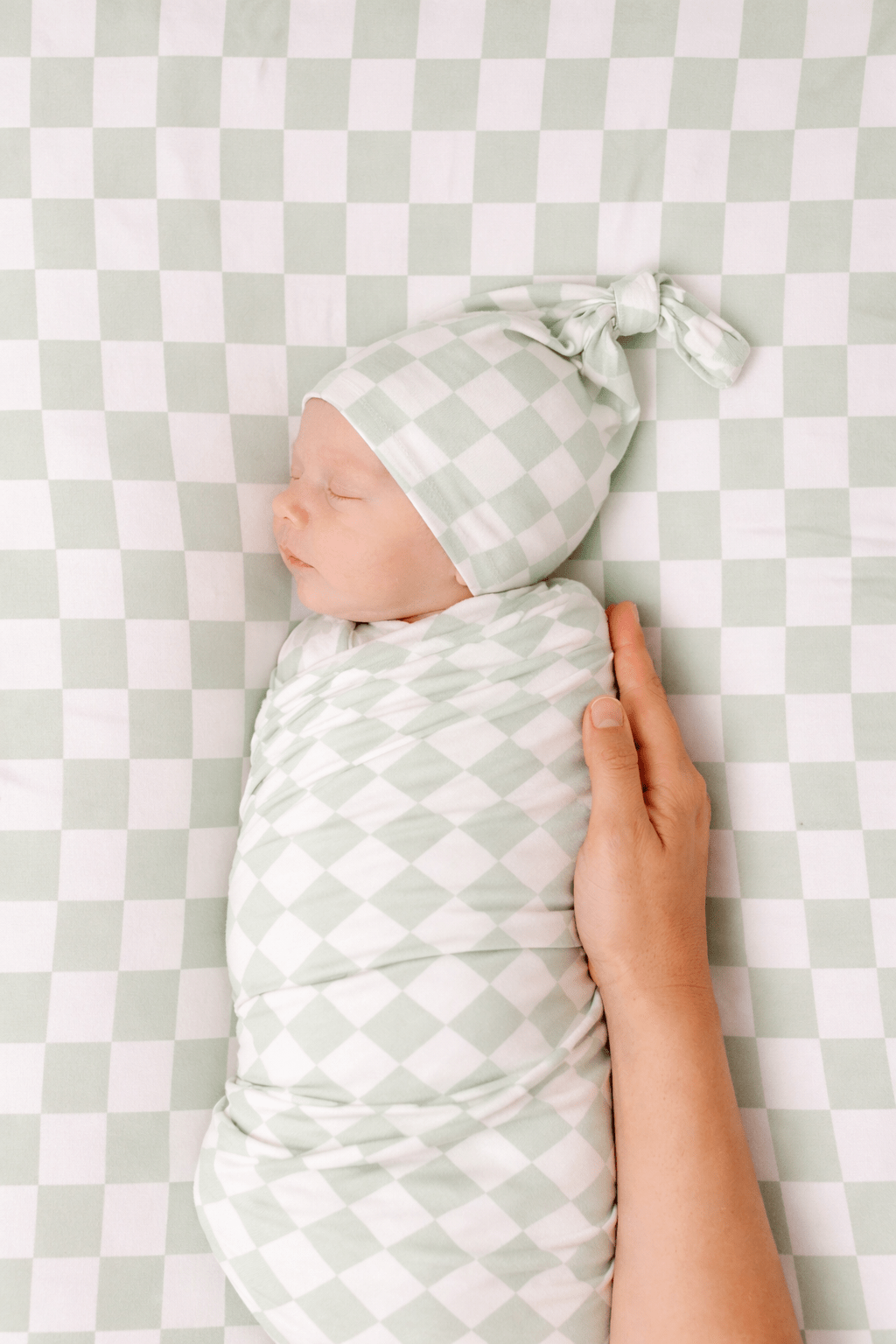 Leaf Green & White Checkered Stretch Swaddle La Vie Bien Leaf Green & White Checkered Stretch Swaddle