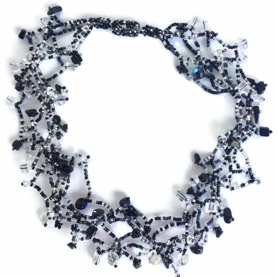 Luzy Beaded Necklace with Magnetic Closure - Guatemala Necklace La Vie Bien Luzy Beaded Necklace with Magnetic Closure - Guatemala