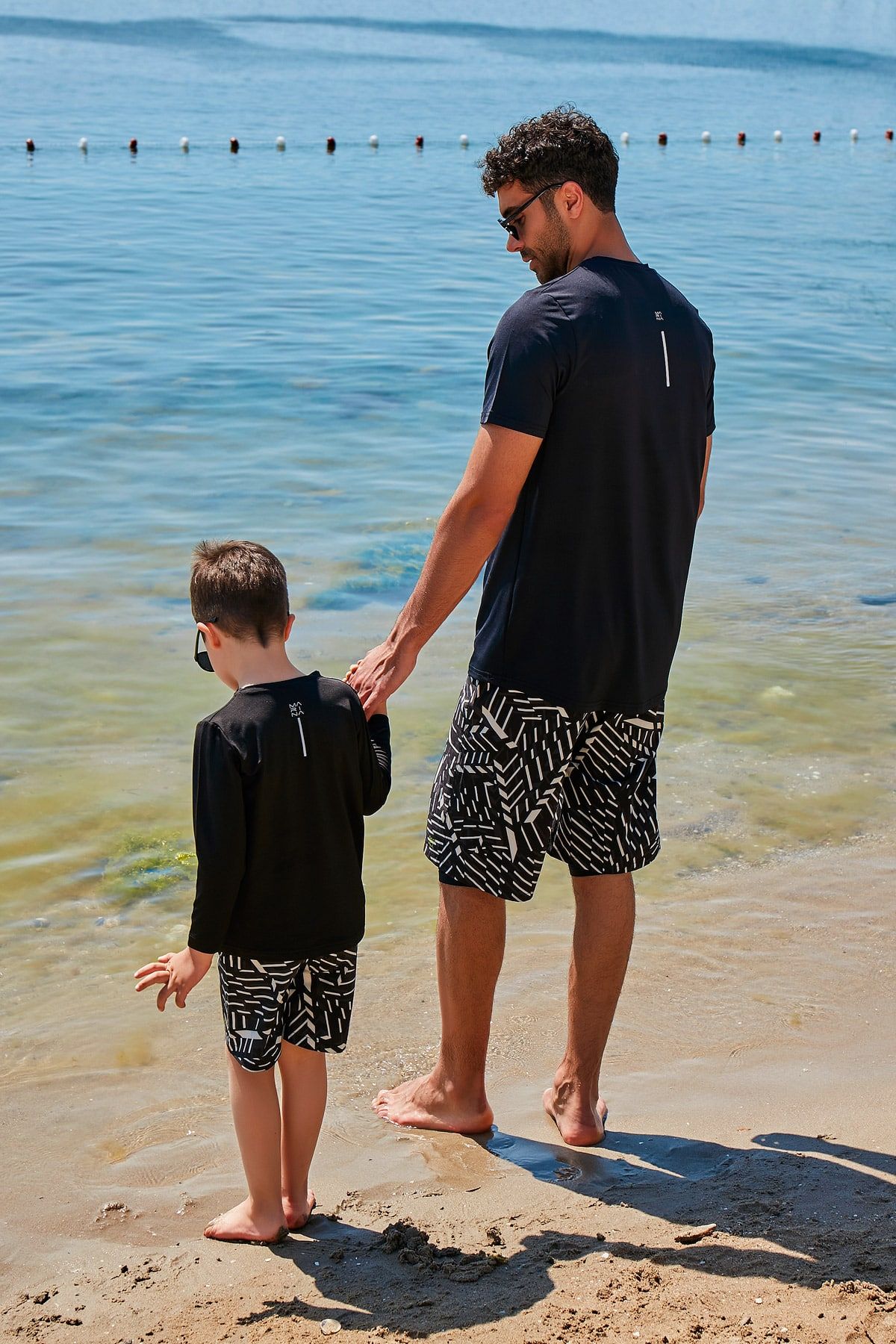 Lycra Black Boys Swim Shirts T2343 Erkek Çocuk Tişört La Vie Bien Lycra Black Boys Swim Shirts T2343