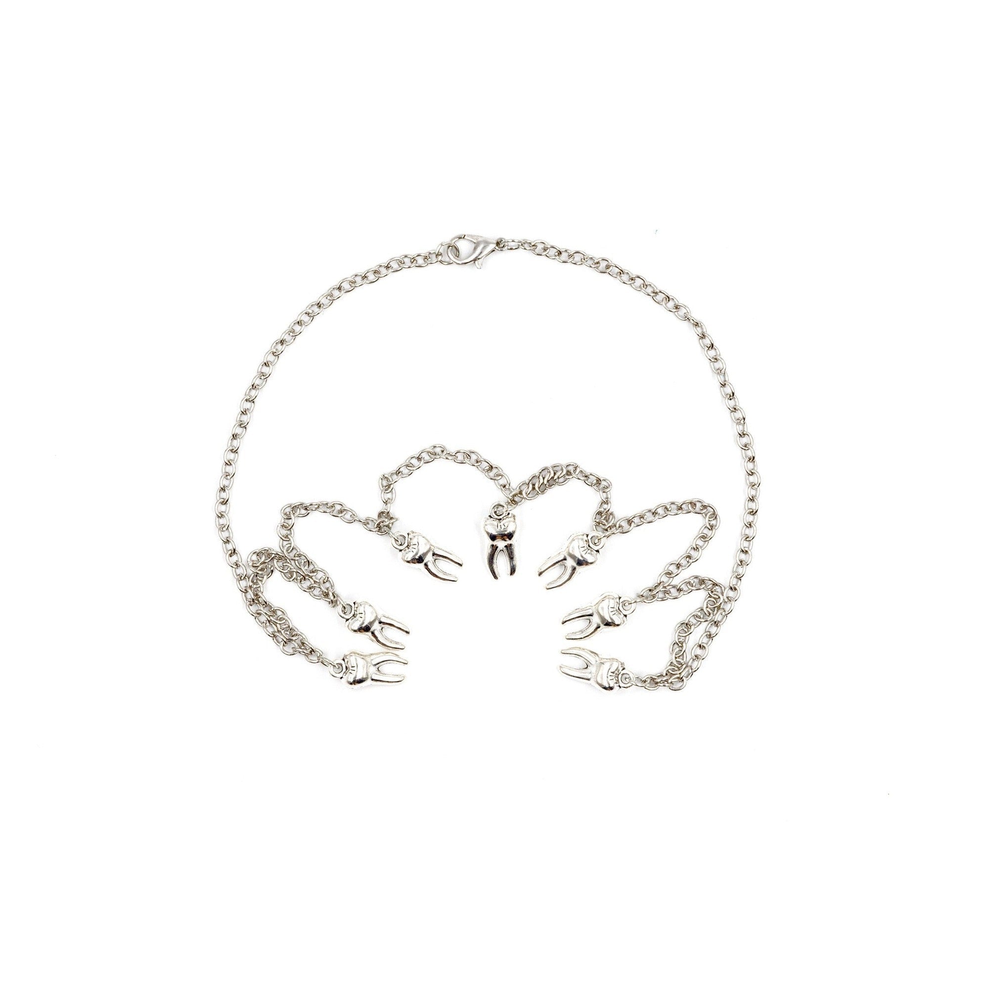 Man - Repeller Teeth Necklace in Silver