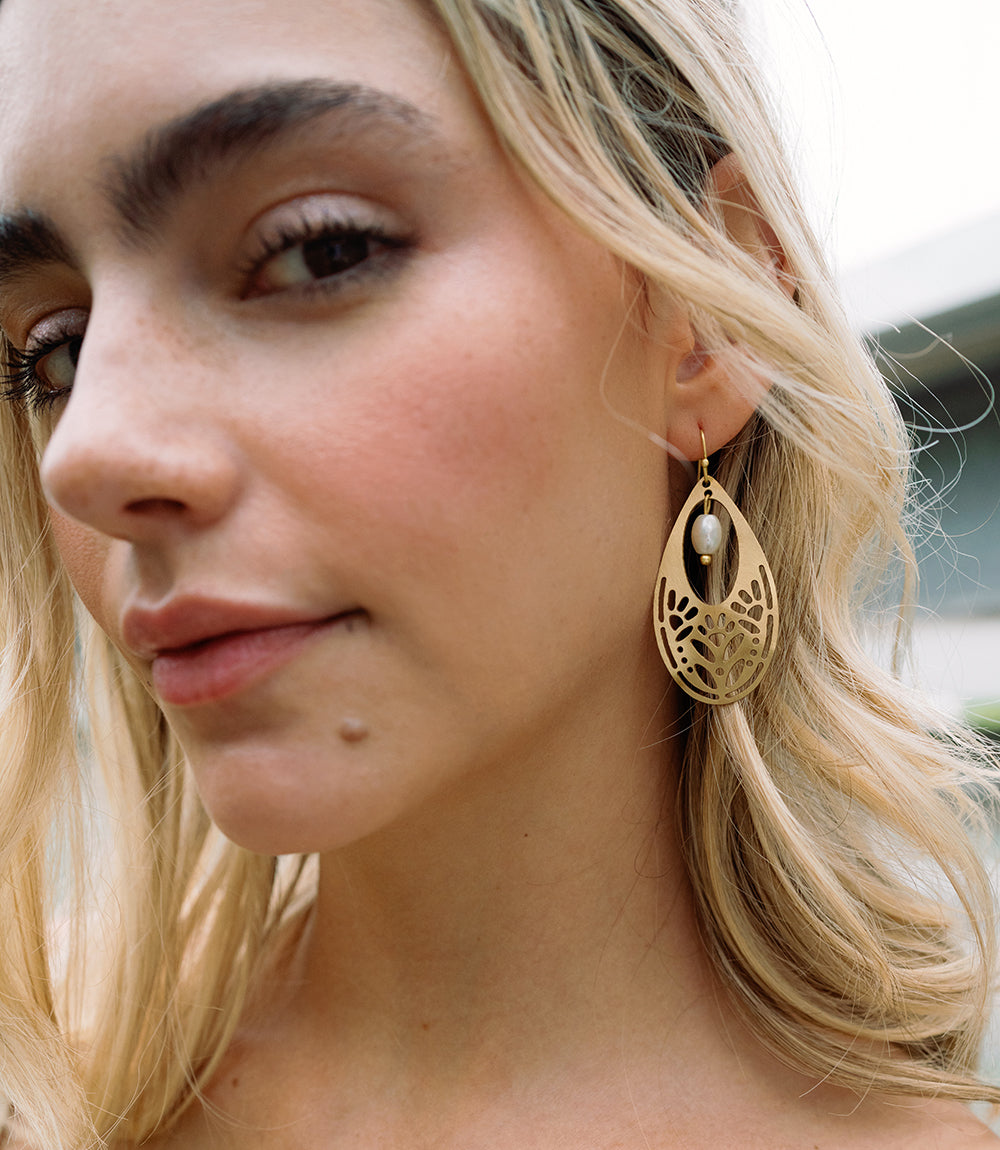 Adhya Cutout Teardrop Pearl Earrings