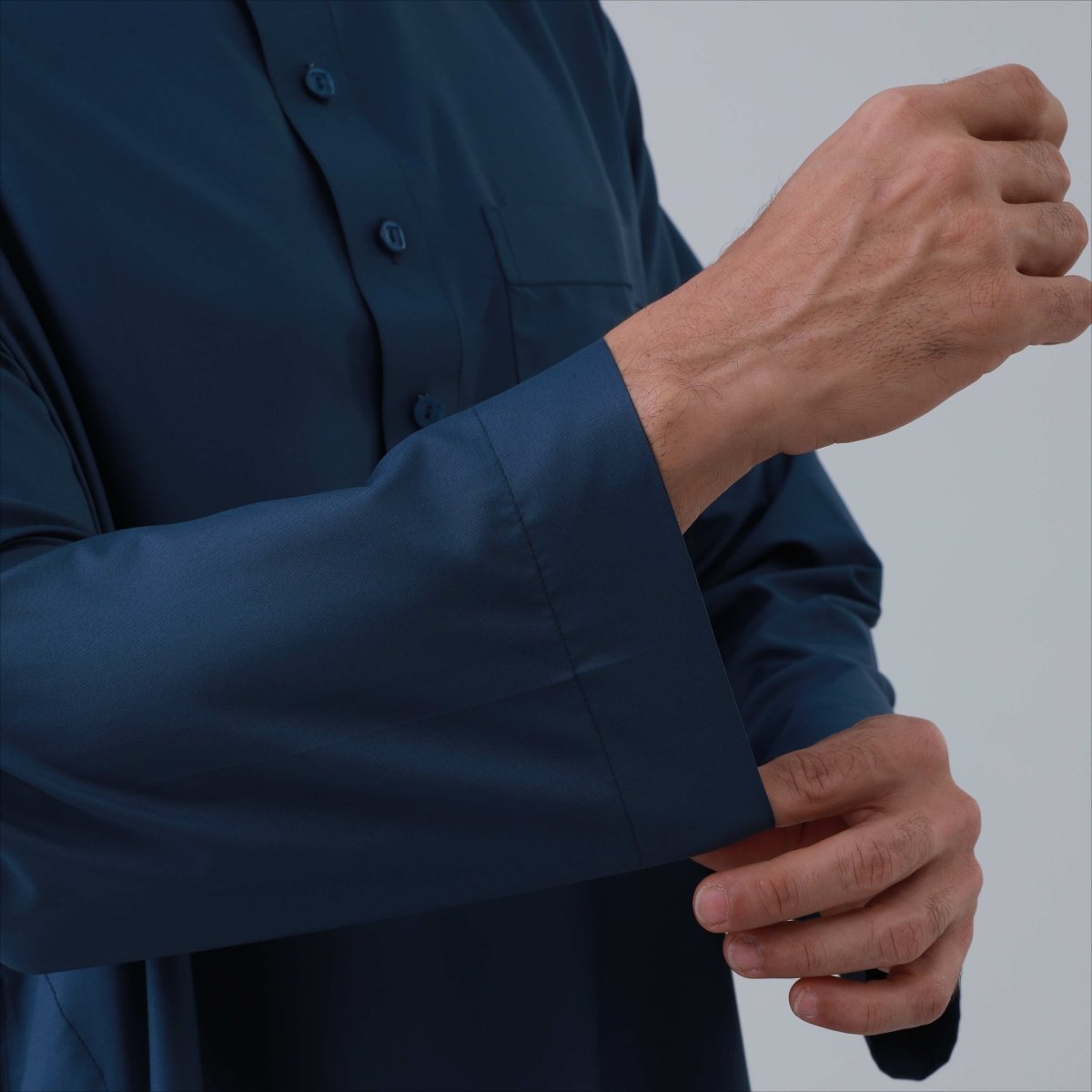 Men's Solid Color Thobe with Button Placket (MT036) La Vie Bien Men's Solid Color Thobe with Button Placket (MT036)