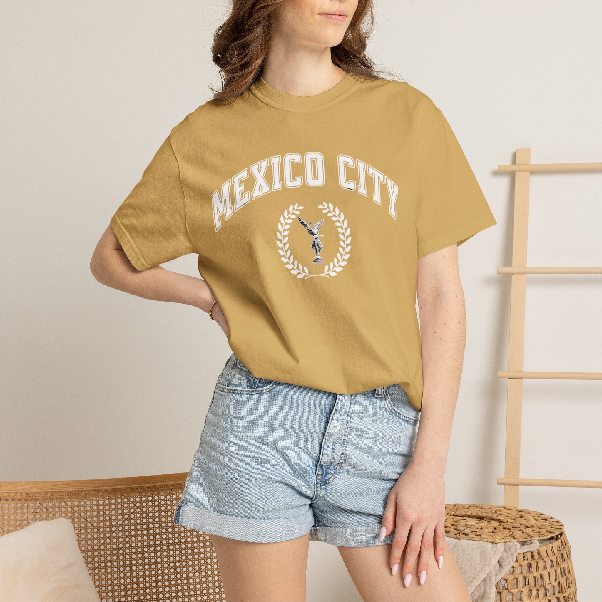 Mexico City Vintage Tee — Laurel Crest with Monumento a la Independencia Graphic T-Shirt T-Shirt La Vie Bien Mexico City Vintage Tee — Laurel Crest with Monumento a la Independencia Graphic T-Shirt