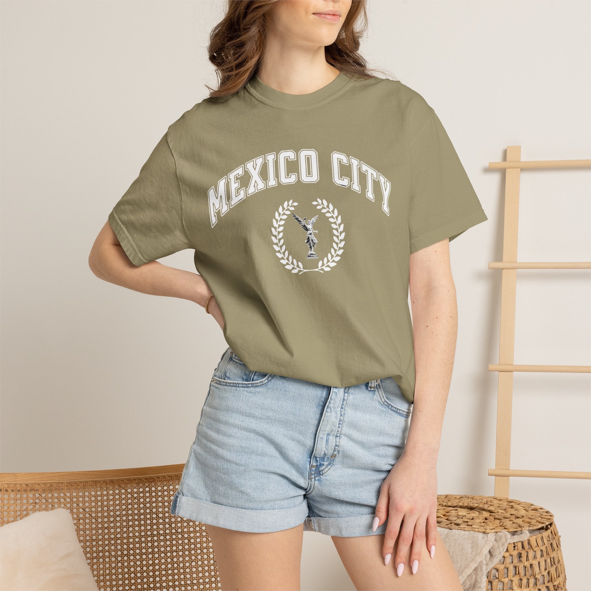 Mexico City Vintage Tee — Laurel Crest with Monumento a la Independencia Graphic T-Shirt T-Shirt La Vie Bien Mexico City Vintage Tee — Laurel Crest with Monumento a la Independencia Graphic T-Shirt