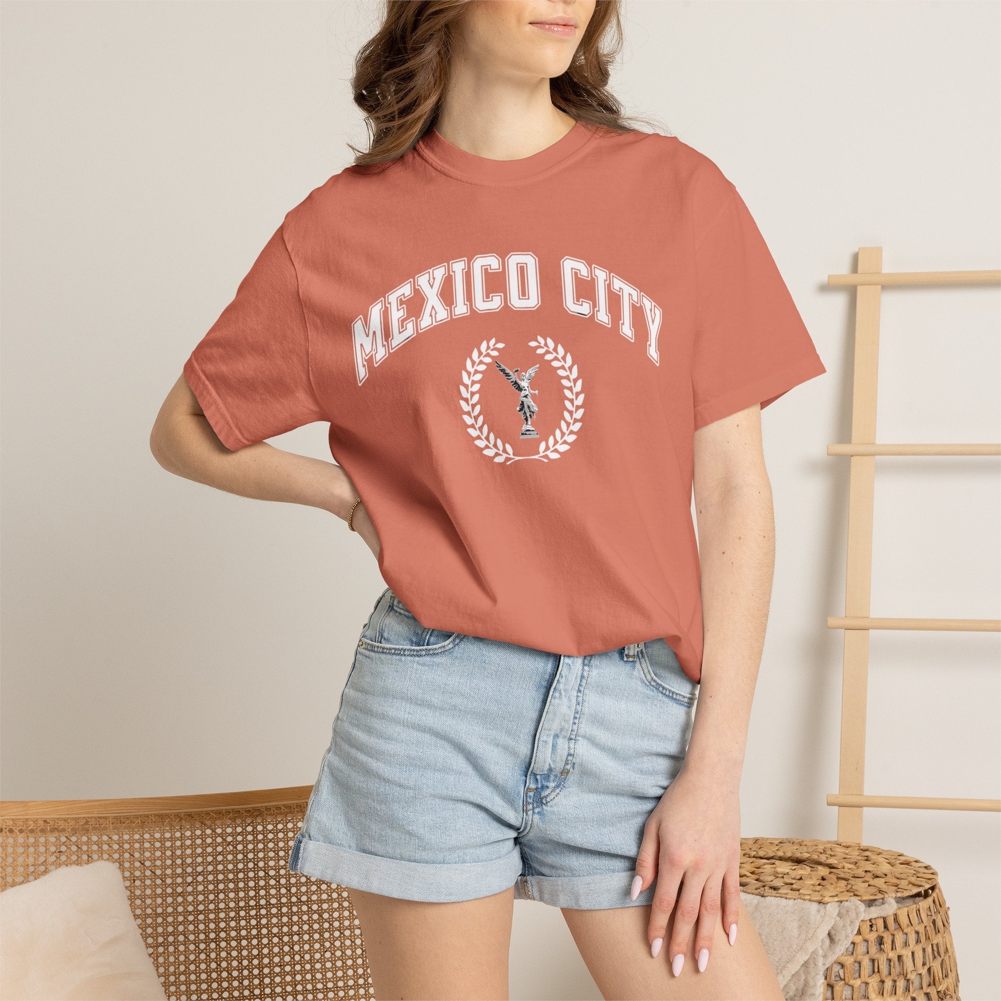 Mexico City Vintage Tee — Laurel Crest with Monumento a la Independencia Graphic T-Shirt T-Shirt La Vie Bien Mexico City Vintage Tee — Laurel Crest with Monumento a la Independencia Graphic T-Shirt