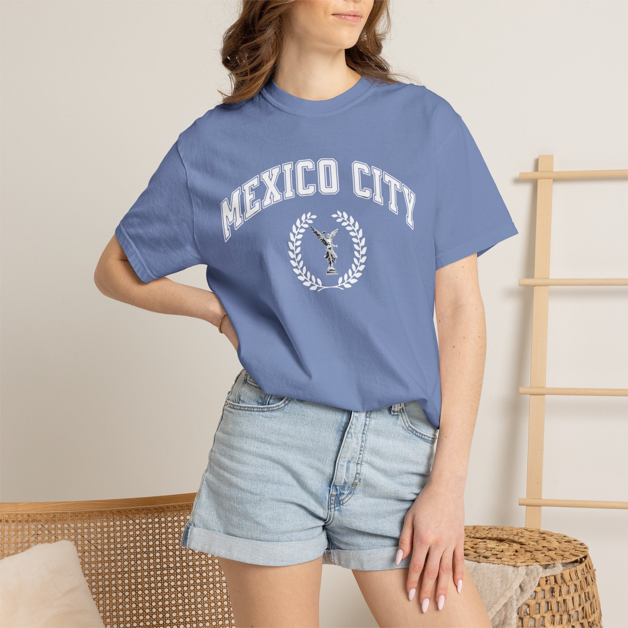 Mexico City Vintage Tee — Laurel Crest with Monumento a la Independencia Graphic T-Shirt T-Shirt La Vie Bien Mexico City Vintage Tee — Laurel Crest with Monumento a la Independencia Graphic T-Shirt